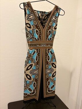 Sleeveless V-Neck Print Midi Dress in Blue and Brown